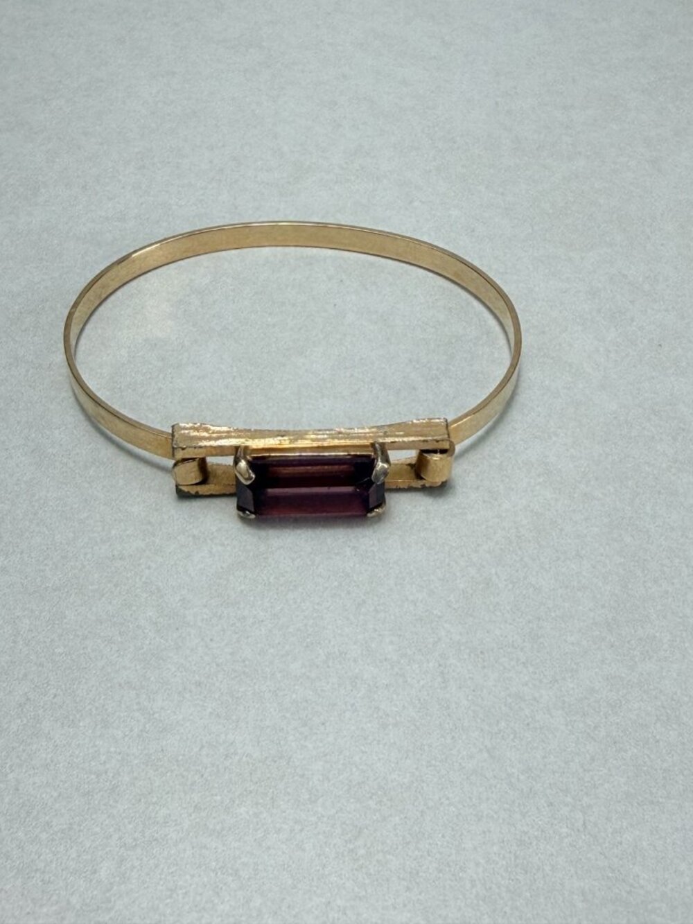 Vintage Small Avon Gold Tone Bangle Bracelet w/Purple Stone Amethyst Glass Sz 6 - Picture 8 of 9